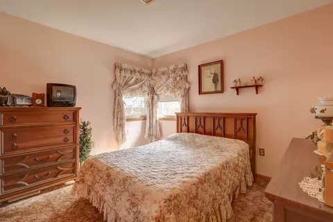 Bedroom - 300 Maple Ave, Morrison, IL 61270 photo 1 of 4