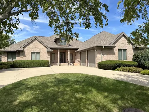 1703 W Meadowlark Dr, Pontiac, IL 61764