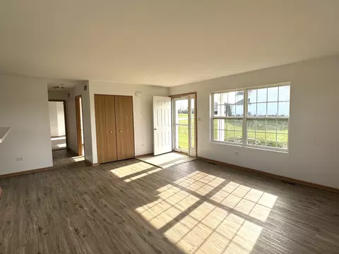 Living - 346 Sunset Blvd, Beecher, IL 60401 photo 3 of 3