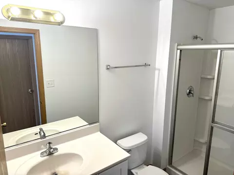 Bath - 346 Sunset Blvd, Beecher, IL 60401 photo 2 of 3