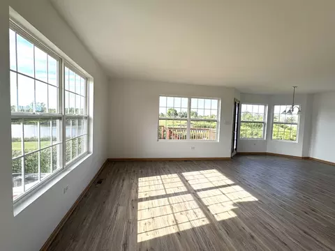Living - 346 Sunset Blvd, Beecher, IL 60401 photo 2 of 3
