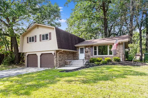 17010 Gaynelle Rd, Tinley Park, IL 60477