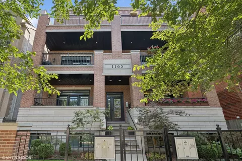 1165 W Eddy St #1W, Chicago, IL 60657