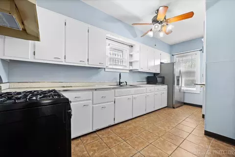 344 Cedar St, Aurora, IL 60506 photo 4