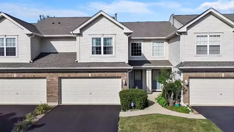 392 Gladstone Ln, Elgin, IL 60120 photo 3