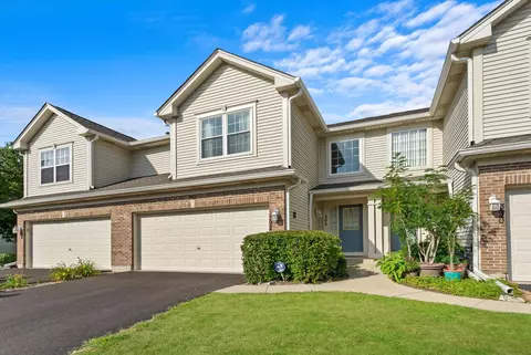 392 Gladstone Ln, Elgin, IL 60120