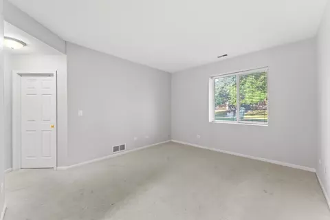 392 Gladstone Ln, Elgin, IL 60120 photo 14