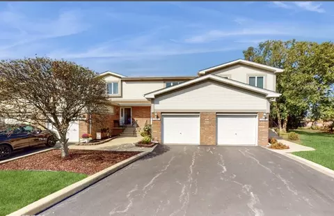 15937 Blackwater Ct, Tinley Park, IL 60477