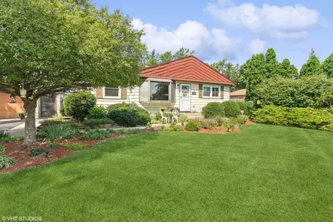 2 N500 Pearl Ave, Glen Ellyn, IL 60137