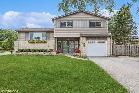 2319 N Huron St, Arlington Heights, IL 60004