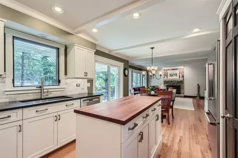 Kitchen - 1798 Kelley Dr, Hoffman Estates, IL 60192 photo 3 of 3