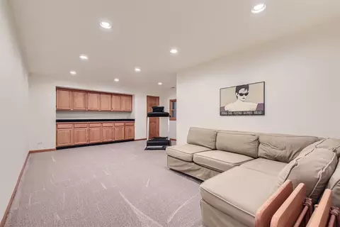 Living - 1798 Kelley Dr, Hoffman Estates, IL 60192 photo 3 of 3