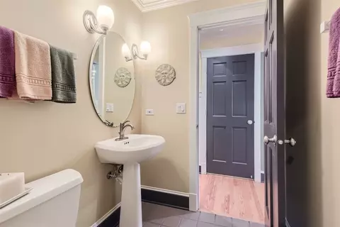 Bath - 1798 Kelley Dr, Hoffman Estates, IL 60192 photo 1 of 5
