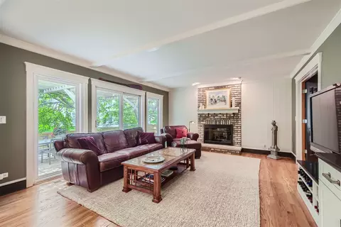 Living - 1798 Kelley Dr, Hoffman Estates, IL 60192 photo 2 of 3