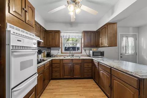 9560 S Carls Dr, Plainfield, IL 60585 photo 9