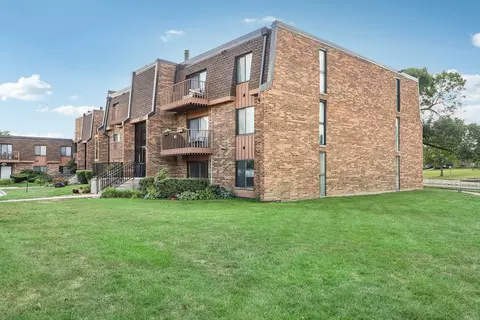 620 Tralee Ct #1D, Schaumburg, IL 60193