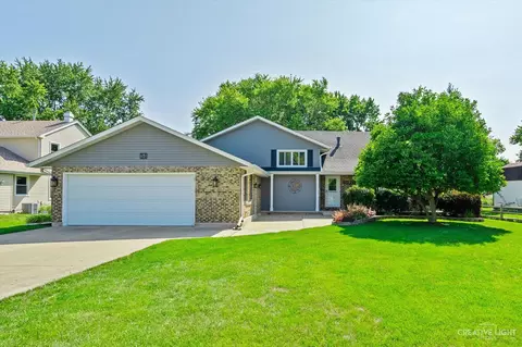 14 Marina Dr, Oswego, IL 60543