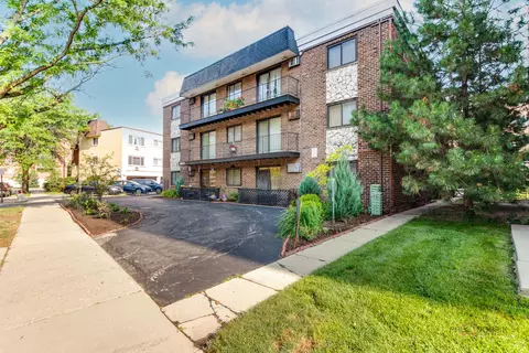 1650 Mill St #204, Des Plaines, IL 60016