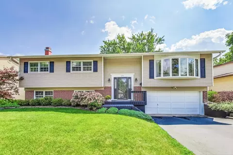 619 W Hackberry Dr, Arlington Heights, IL 60004