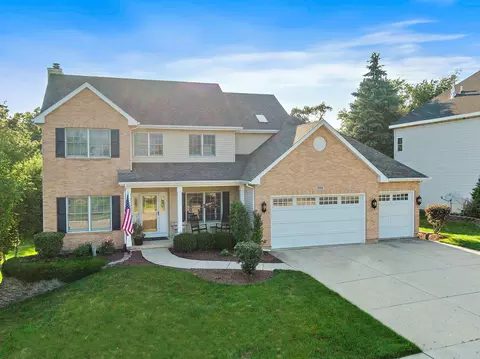 806 Elm St, Hampshire, IL 60140
