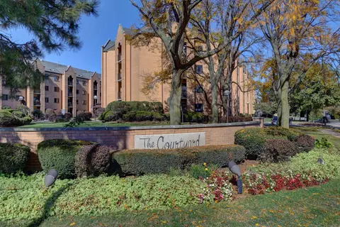 7400 W Lawrence Ave #426, Harwood Heights, IL 60706