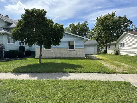108 S Richman St, Villa Grove, IL 61956