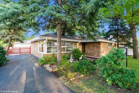 9519 Menard Ave, Oak Lawn, IL 60453