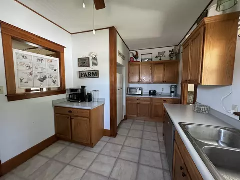 200 S John St, Sublette, IL 61367 photo 8