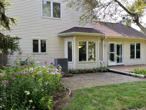 Exterior - 5502 Ter Maat Ct, Roscoe, IL 61073 photo 6 of 8