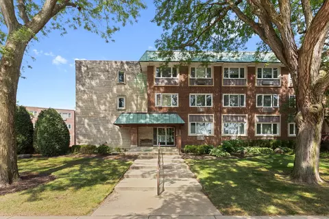 2812 E Bel Aire Dr #303, Arlington Heights, IL 60004