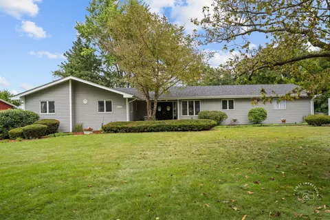 1345 Goldenrod Dr, Batavia, IL 60510