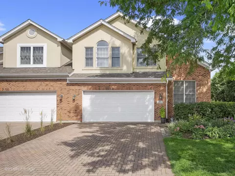 878 Chancel Cir, Glen Ellyn, IL 60137