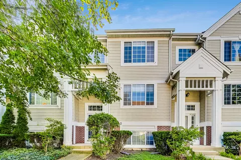 9387 Harrison St, Des Plaines, IL 60016