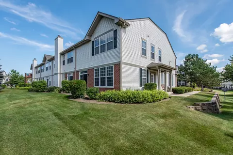 1302 W Oriole Ct, Round Lake, IL 60073