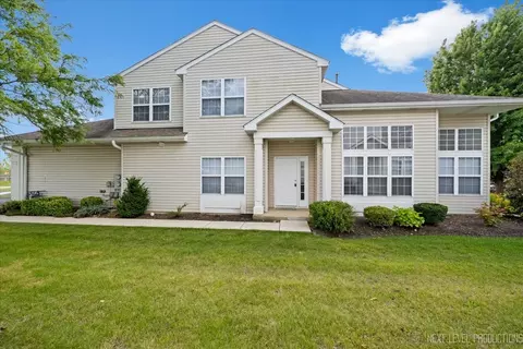 121 S Barton Trl, Batavia, IL 60510