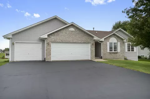 751 Golden Prairie Dr, Davis Junction, IL 61020