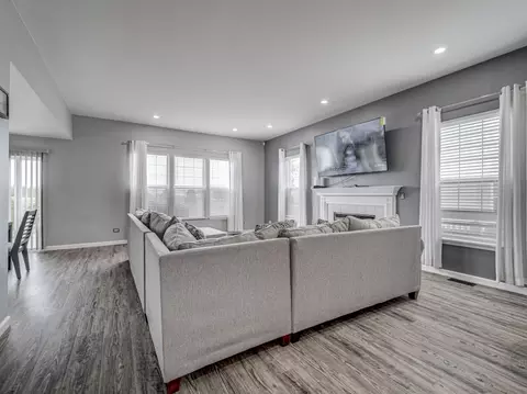 Living - 7503 Rosewind Dr, Plainfield, IL 60586 photo 2 of 3