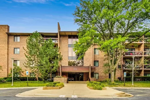 7525 Nantucket Dr #203, Darien, IL 60561