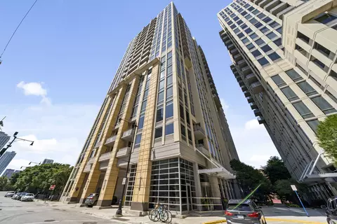 700 N Larrabee St #1803, Chicago, IL 60654