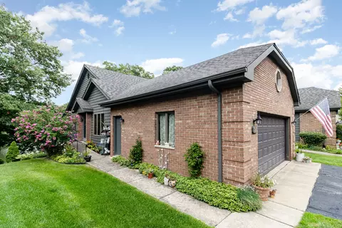 91 Village Woods Dr, Crete, IL 60417