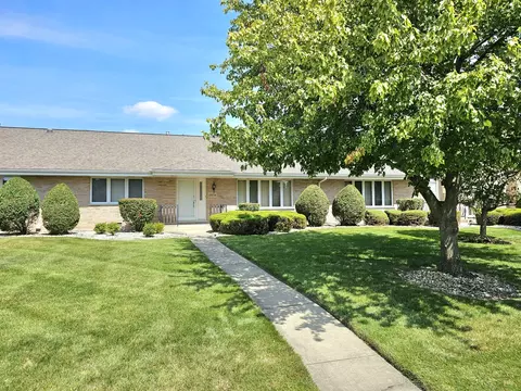 10634 Lynn Dr #9, Orland Park, IL 60467