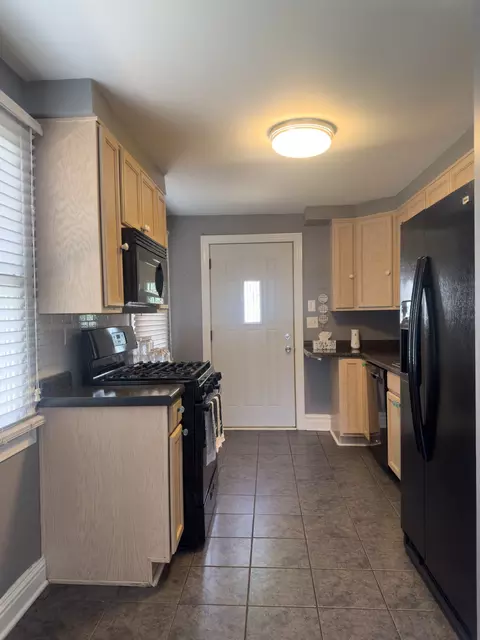 Kitchen - 525 Sunset Dr, Elgin, IL 60123 photo 1 of 1