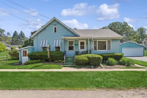 132 Cottage Ave, Carpentersville, IL 60110