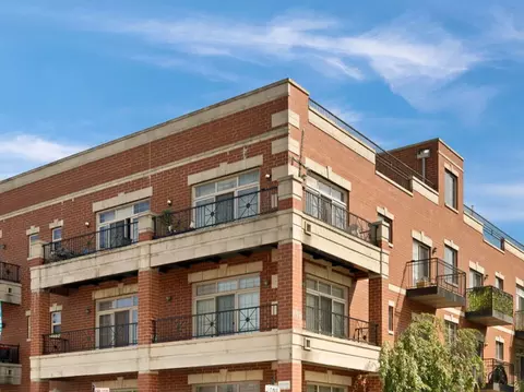 4755 N Kilbourn Ave #3-D, Chicago, IL 60630