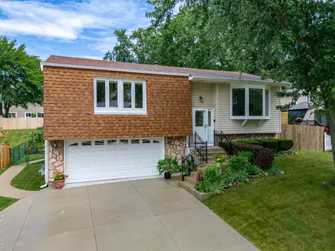 454 N Clearwater St, Roselle, IL 60172