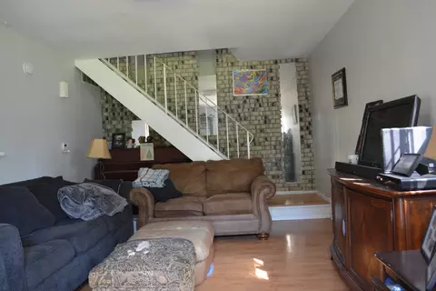 1319 Exeter Ct #0, Wheeling, IL 60090 photo 2