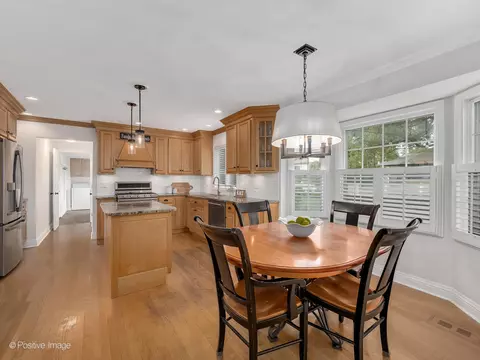 6320 Raleigh Rd, Willowbrook, IL 60527 photo 4