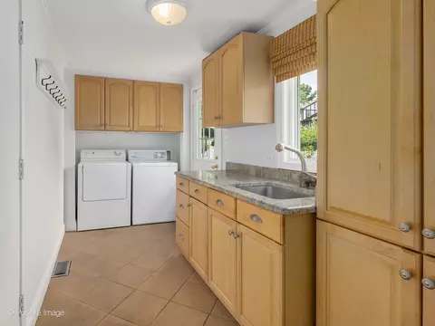6320 Raleigh Rd, Willowbrook, IL 60527 photo 13