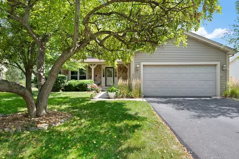 620 Timberwood Ln, Algonquin, IL 60102