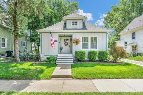 1611 E Taylor St E, Bloomington, IL 61701